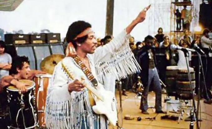 47 anni fa iniziava il Festival di Woodstock jimi